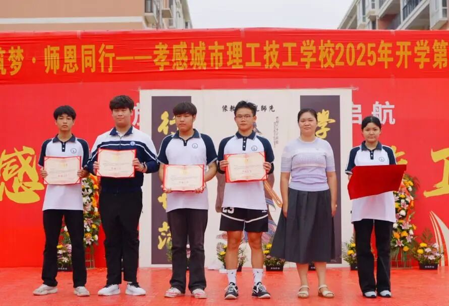 1758502628953922.jpg 55a4c54f9ac9eacbf9a065e30d815804.jpg